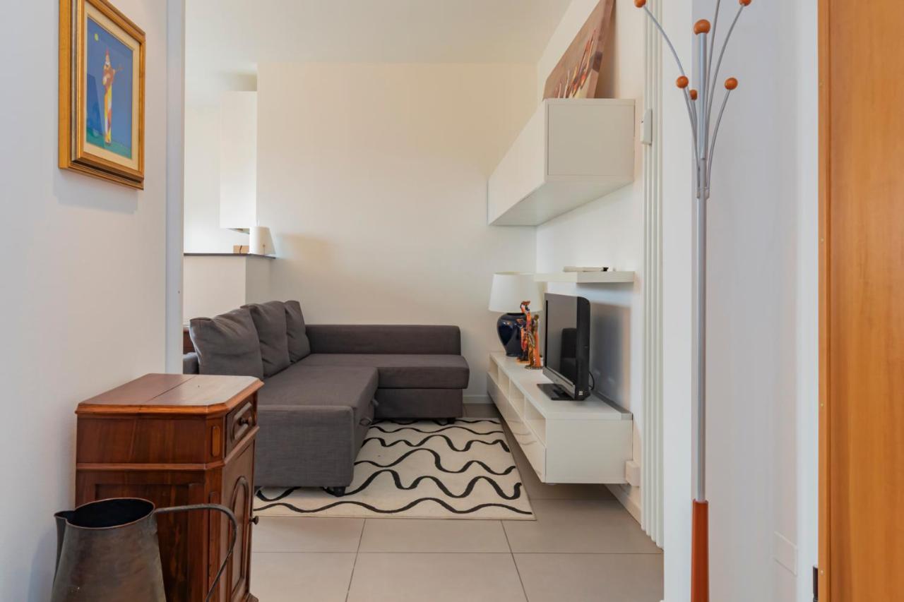 Cosy 1 Bed Flat With Terrace Apartment Milan Bagian luar foto